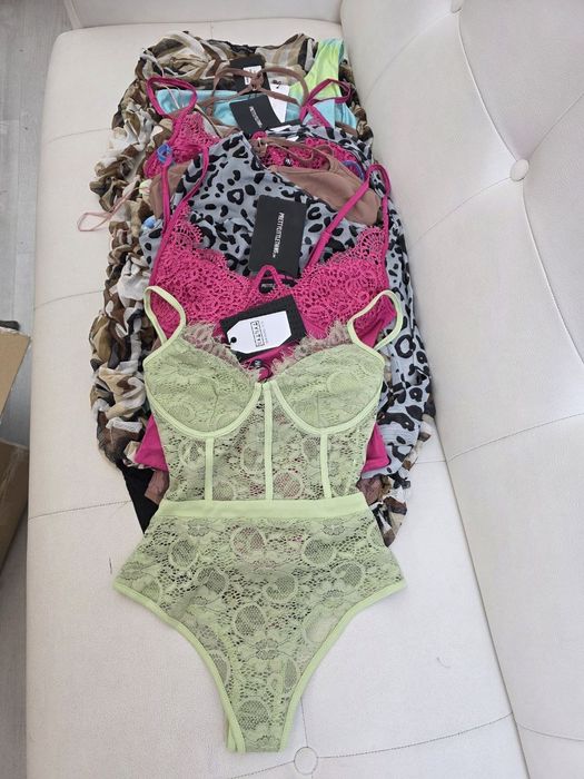 Купальники оптом, білизна оптом, труси, бюстгальтери, піжами, носки