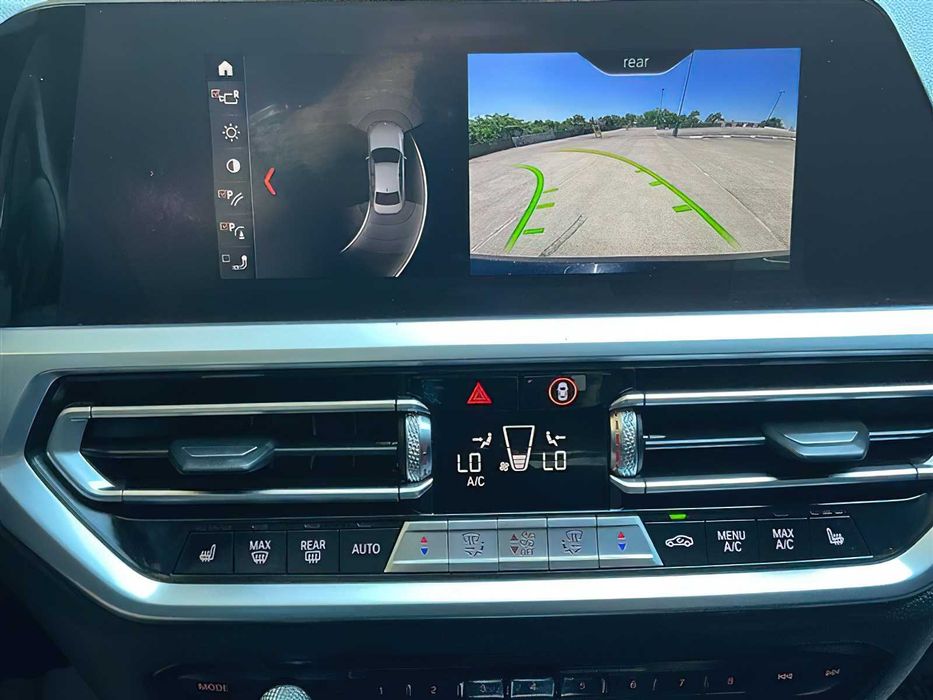 BMW 330i      2020