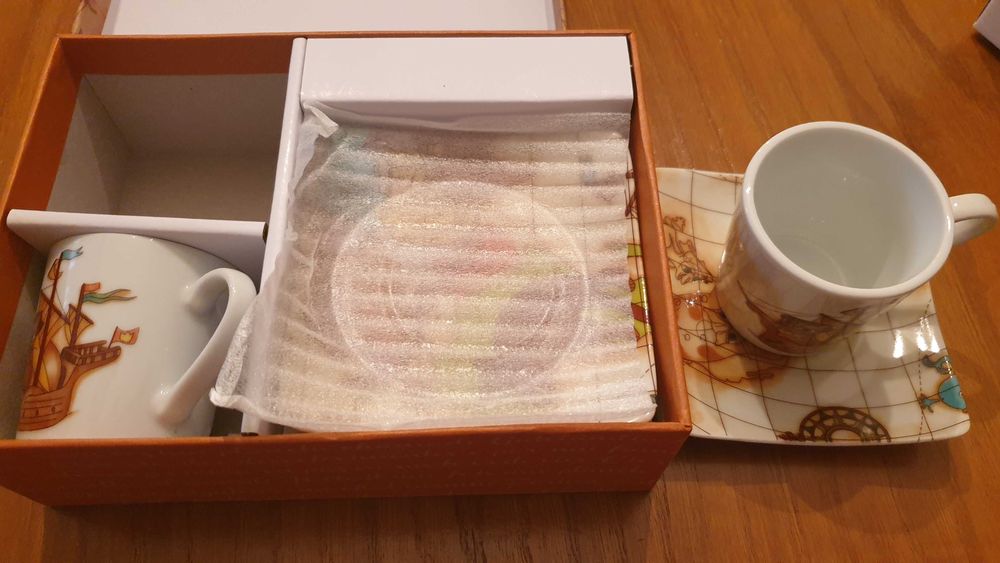 Conj. 2 chávenas café, em embalagem original, A Loja do Gato Preto.