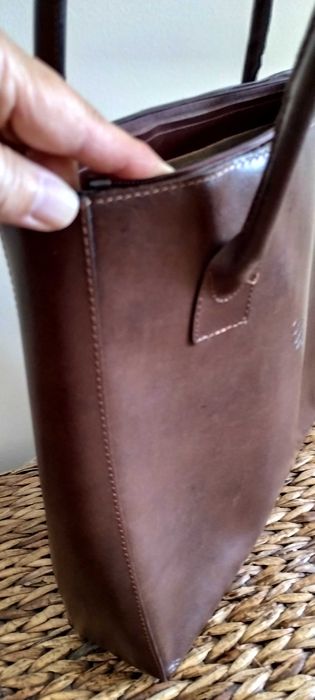 Mala de senhora em pele castanha