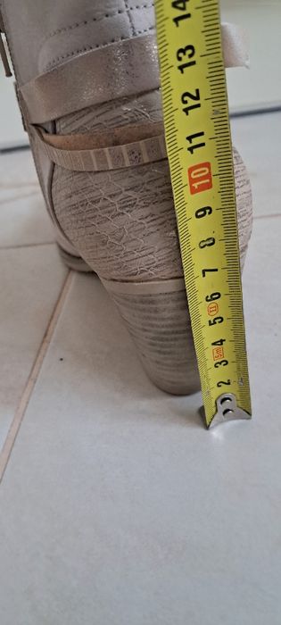 Botki beżowe z zamszowe roz.40/25cm. wkładka
