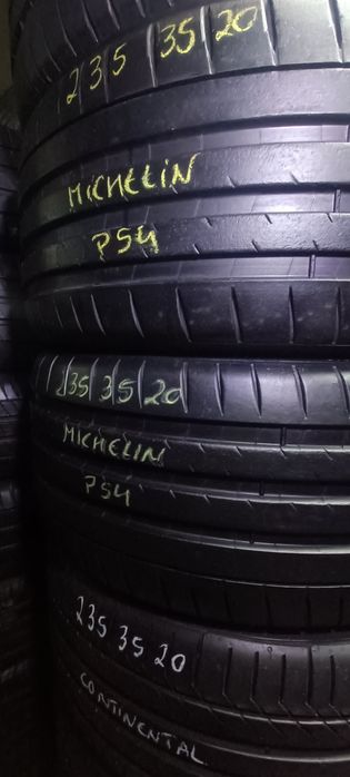 Pneus  235/35/20