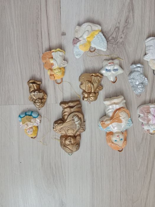 Własnoręcznie robione ozdoby na choinkę figurki z gipsu