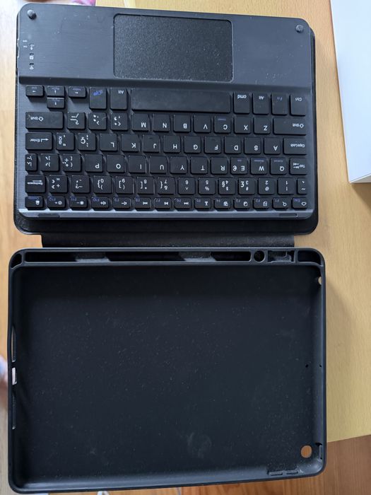 Capa e teclado para IPad 9