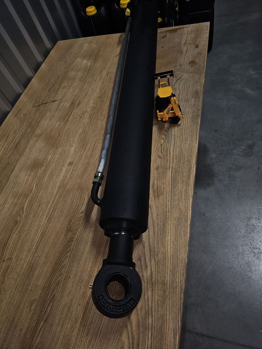 Продам  гідравлічний циліндр до JCB 3-4CX