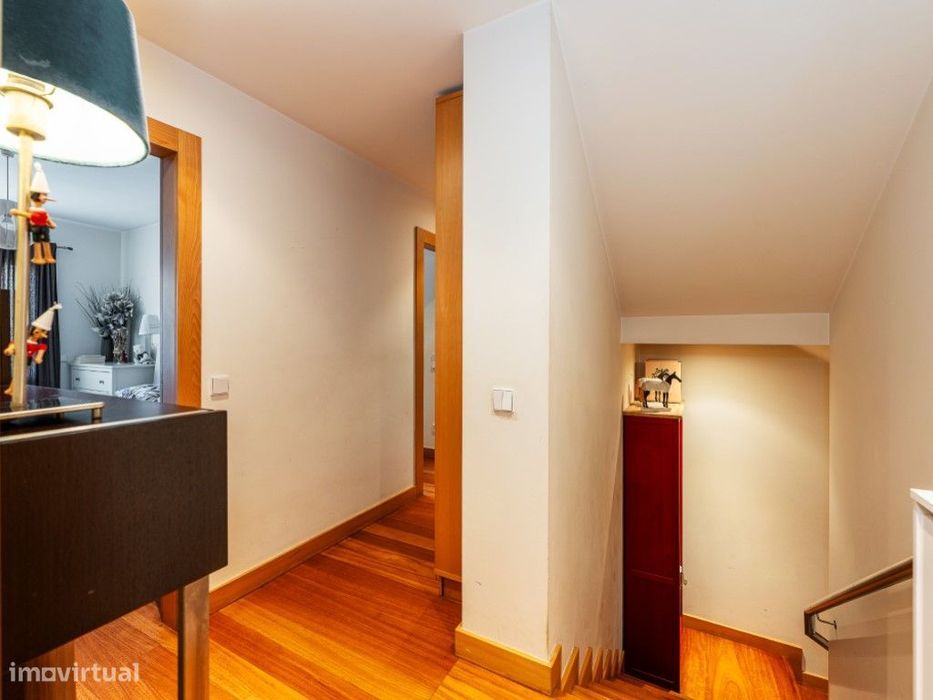 Duplex T3 inserido em condomínio fechado de luxo