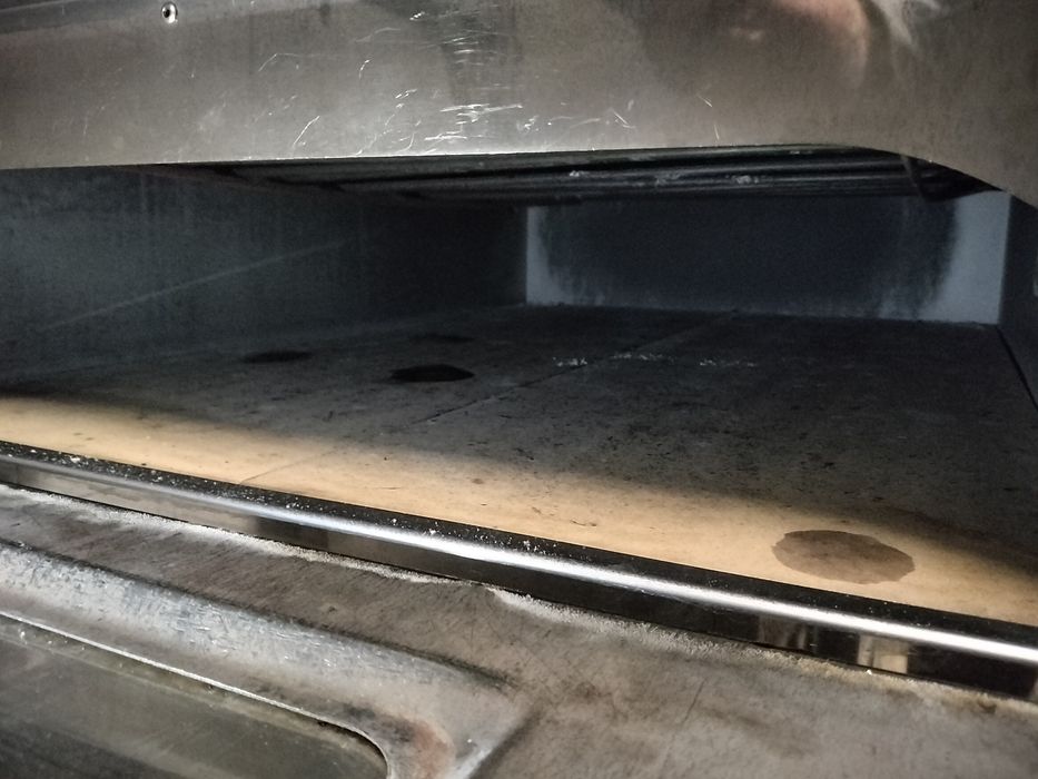 Forno grande para pizza com bancada a parte . Não entrego
