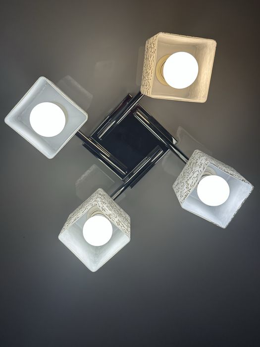 Гарна люстра б/у