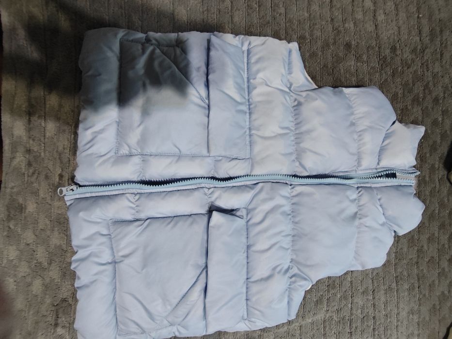 Продам жилетку, теплу, стильну
