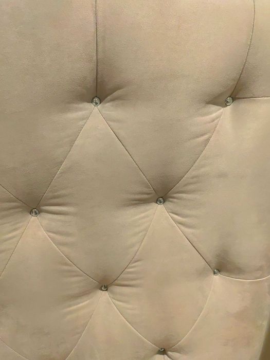 Cabeceira de cama, cinzenta, capitoné