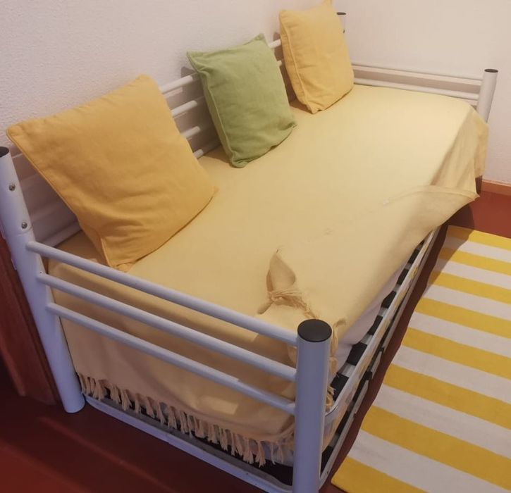 Cama individual.