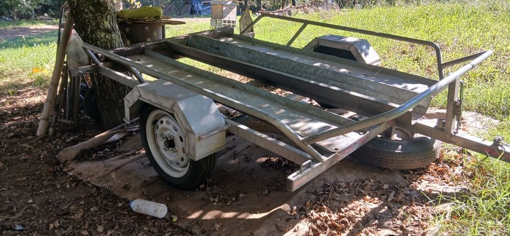 Reboque ligeiro da toniauto aluguer diário