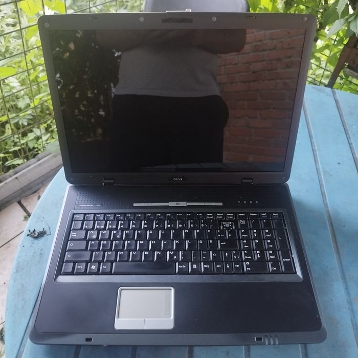 Продам ноутбук MSI Megabook L725 під відновлення