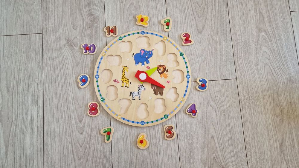 Relógio de brincar em madeira_COMO NOVO