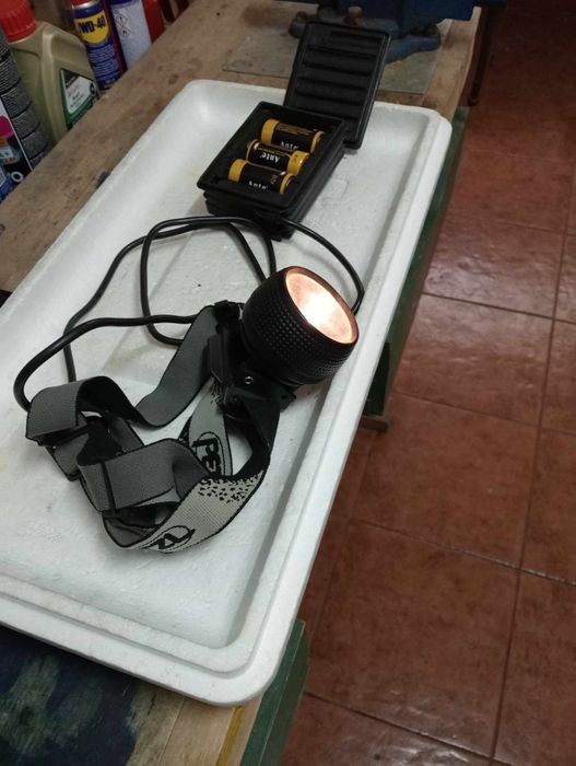 Lanterna Petzl espeleologia, pesca atividades ao ar livre