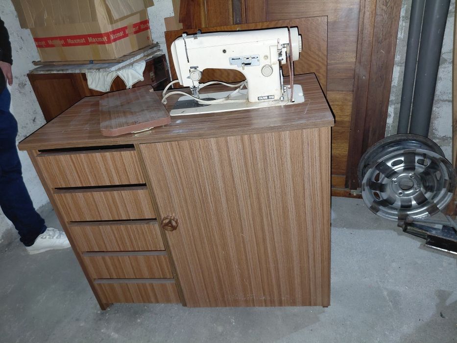 Maquina custura com móvel