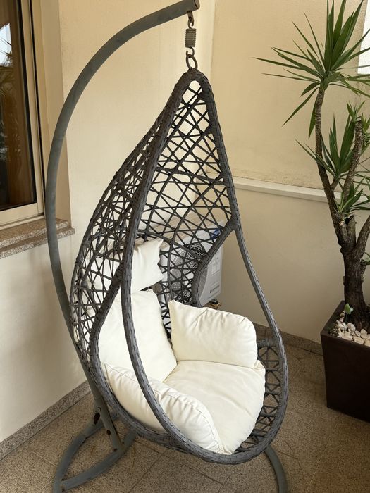 Baloiço de jardim com almofadas