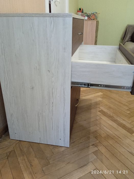 Комод для спальні і вітальні