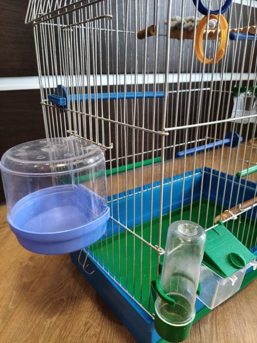 Продам клітку для папужки з усім наповненням та кормами