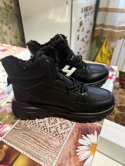 Зимові кросівки ботинки