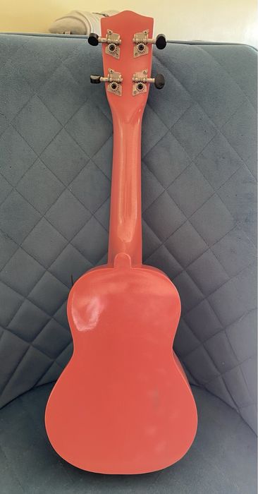 Ukulele Soprano Stagg + Bagg para carregar