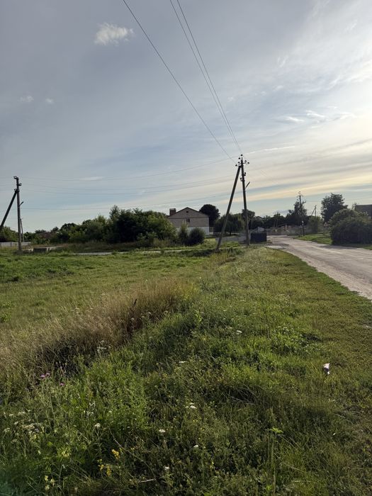Продам гарну, рівну земельну ділянку в селі Гора, гарний підʼїзд, супер місце
