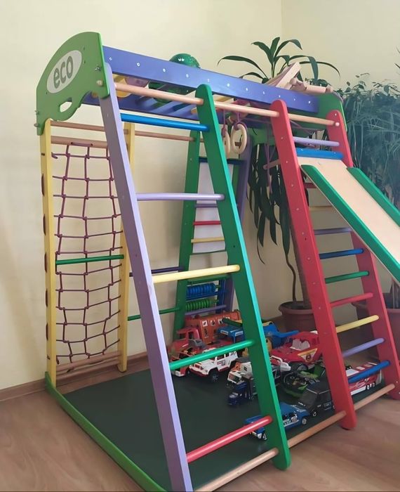 Дитяча розвиваюча стінка