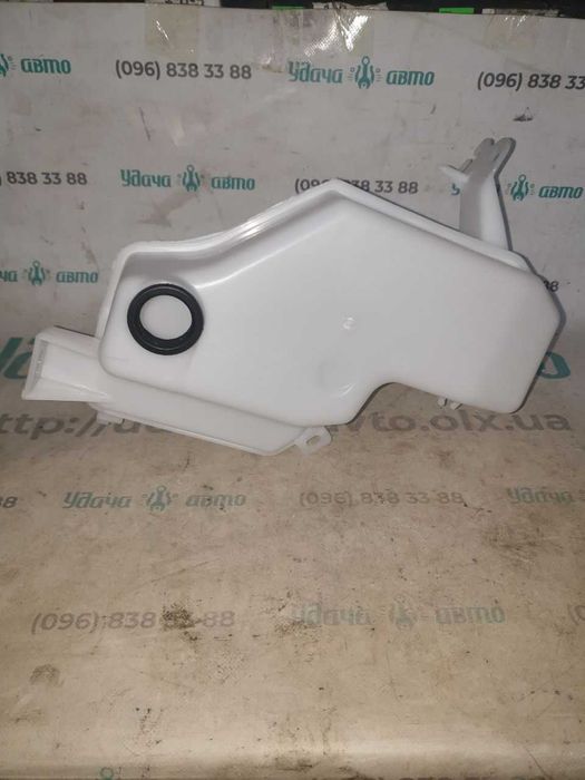 Бачок омивача Toyota Highlander 20-26 853150E150