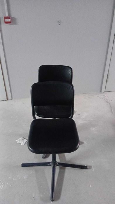 2 Cadeiras e 2 estantes