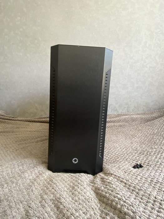 Комп'ютер на Intel Core i7-9700KF, Gigabyte RTX 4060 8GB, 32Gb RAM