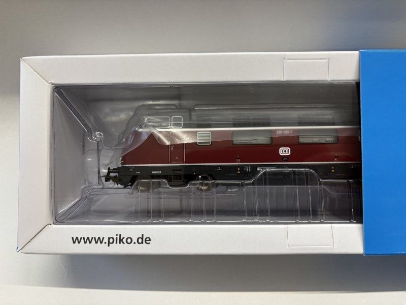 Тепловоз BR 220 DB Piko 59702 analog 1:87 HO
