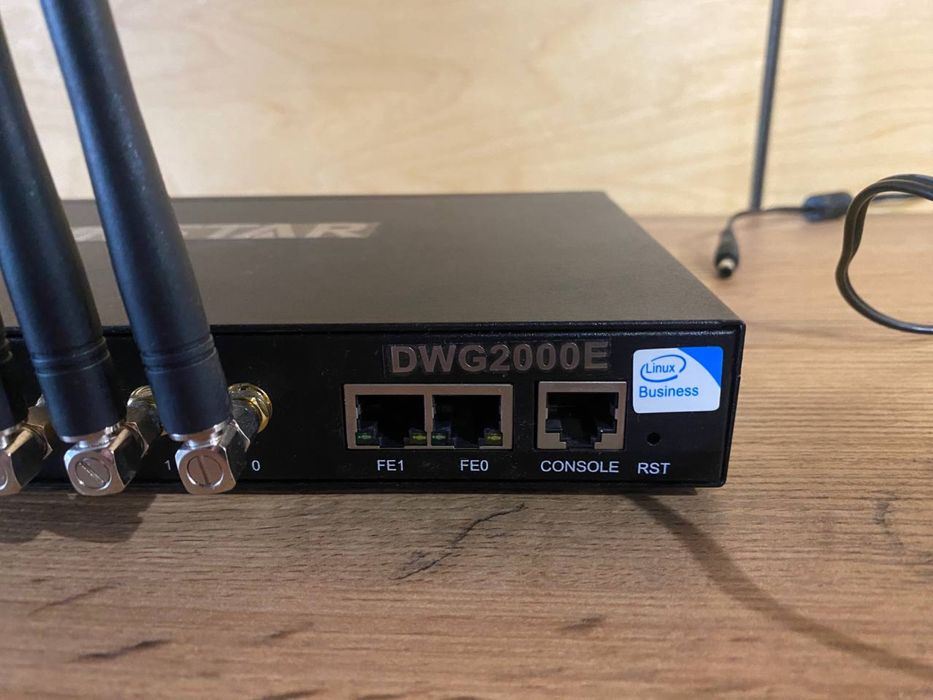 GSM-шлюз Dinstar DWG2000E-8G-B на 8 sim-карт