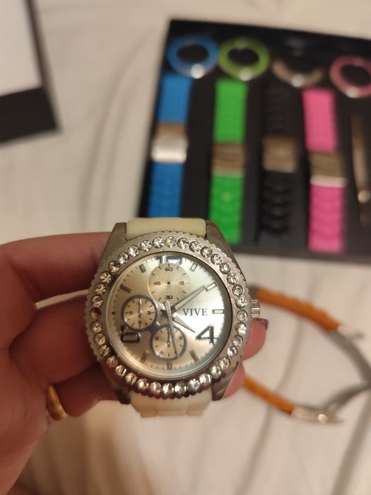 Relógios com várias braceletes