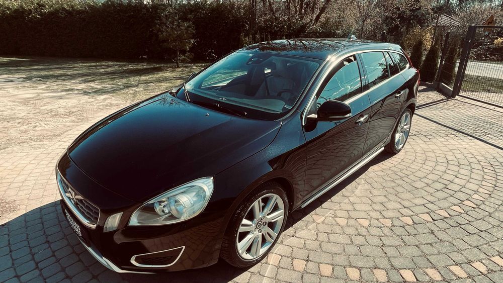 Volvo V60 Momentum diesel 2.0 163KM automat felgi 18 cali