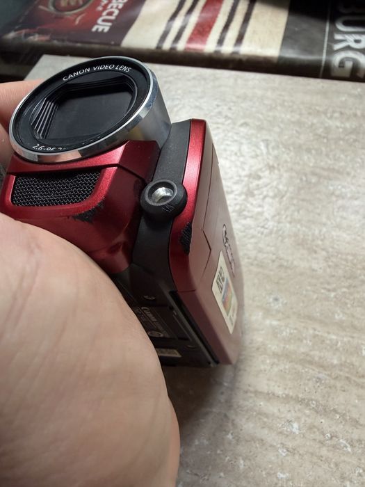 Відеокамера Canon Legria FS306 41x Zoom, червона, повний комплект Видеокамера