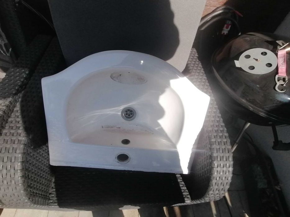 Umywalka wraz z syfonem stan bardzo dobry