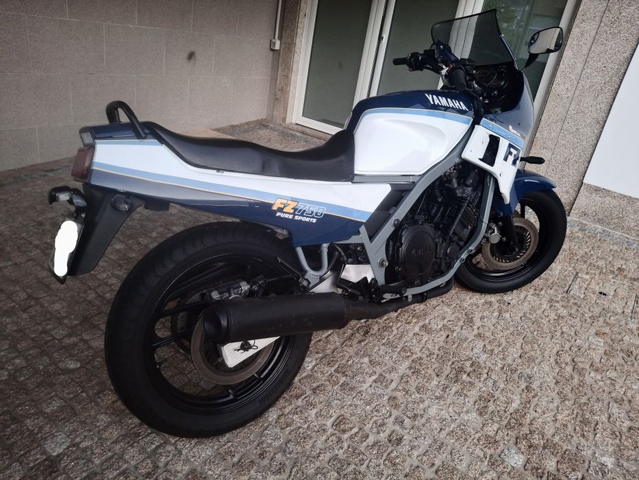 Mota Yamaha FZ 750