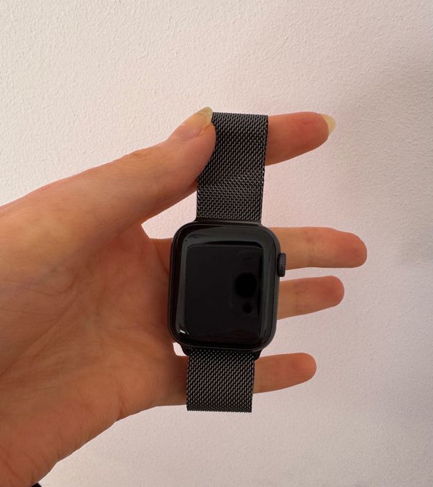 Apple Watch series 6 40mm + Milanese loop + USB ładowarka