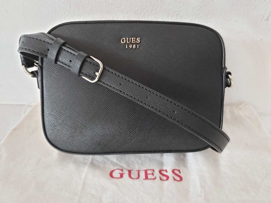 Torebka guess czarna listonoszka klasyczna torba wieczorowa