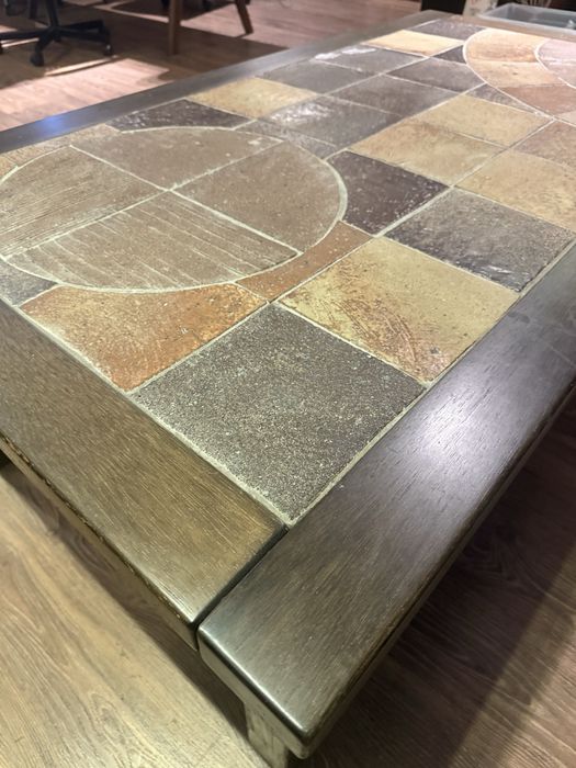 Mesa madeira vintage isada , mas em muito bom estado