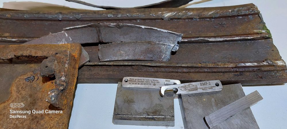 Брелок-відкривачка  із катка БМП. Сувенір.