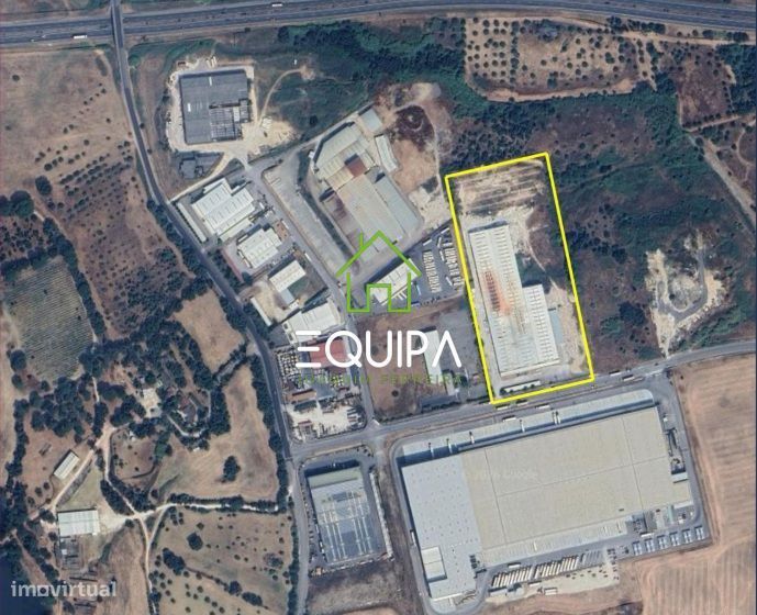 Armazém licenciado para Indústria e Serviços, na Zona Industrial de