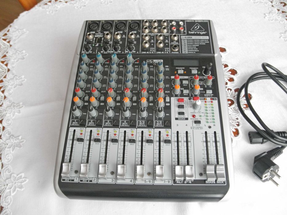 Mikser estradowy YAMAHA MG 124 C. Mixer.
