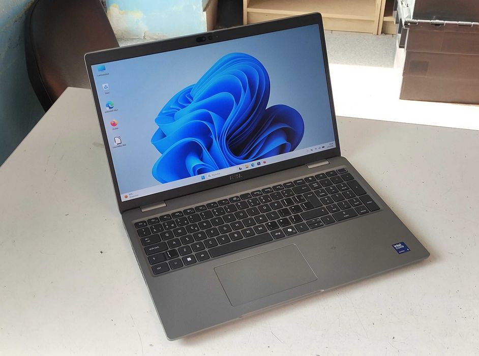 Laptop Dell Latitude 5550 r2025, Core Ultra 5, 32GB DDR5, SSD 512 NVMe