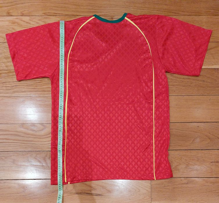 Cachecóis, bandeiras e camisolas de Portugal