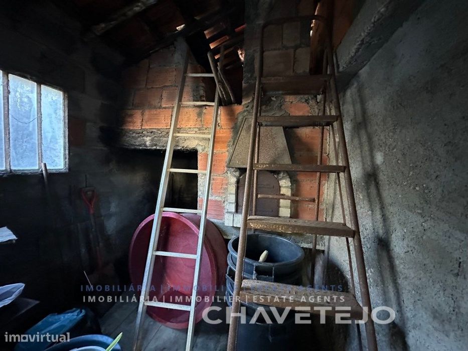 Casa de campo com anexos em zona tranquila a 10 km de Tomar.