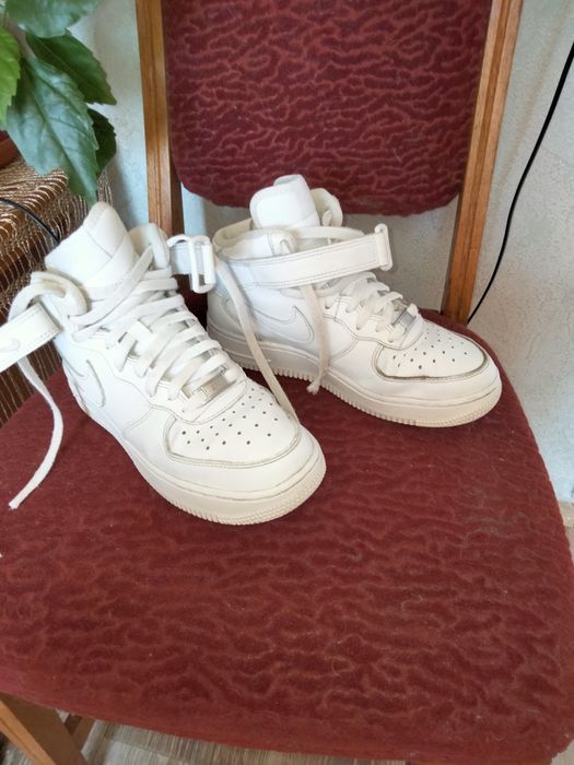 Жіночі кросівки Nike Air Force 1 Mid  36 (23 см)
