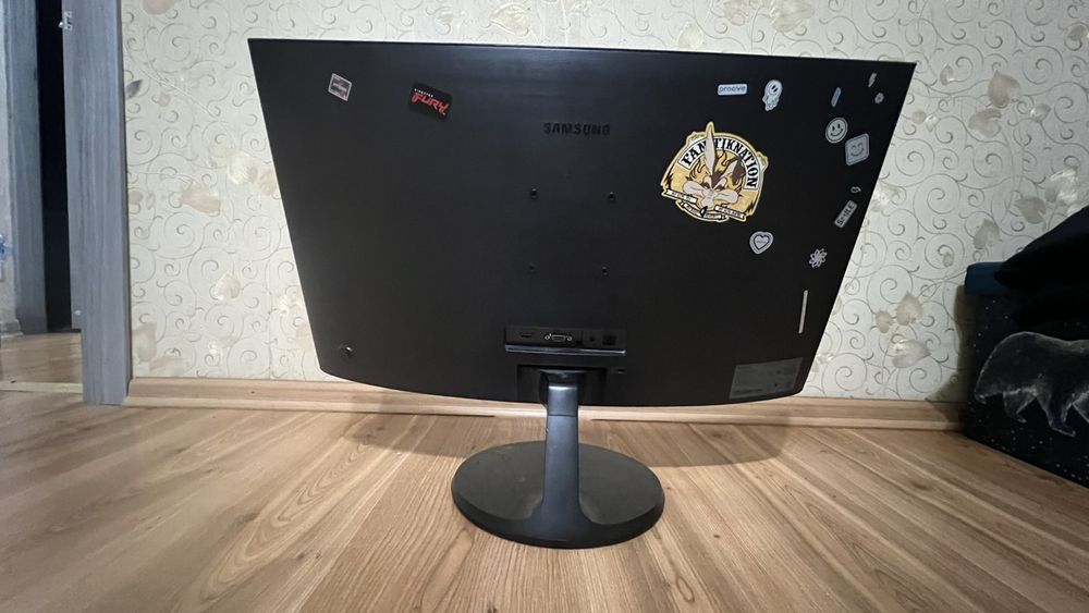 Монітор 24" Samsung Essential Curved S3