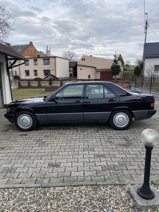 Mercedes Benz W201 190e 1.8 24 lata w jednych rekach