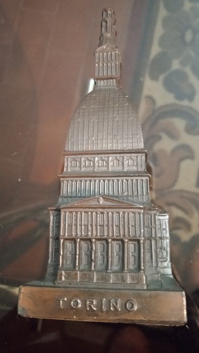 Bibelou antigo, com a Torre Antonelliana de Torino